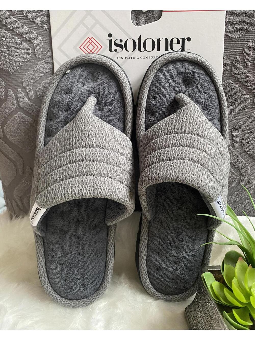 Isotoner medium woman, Memory Foam Indoor/Outdoor Gray Slippers Size 7.5-8
